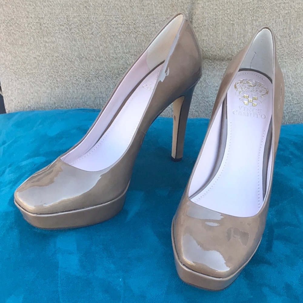 NEW Vince Camuto Nude Patent Leather Pumps 8M